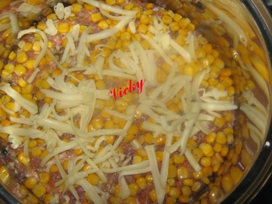 Musaca de cartofi cu carne, porumb si cascaval