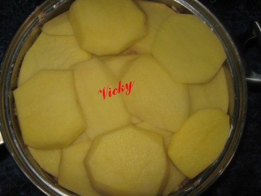 Musaca de cartofi cu carne, porumb si cascaval