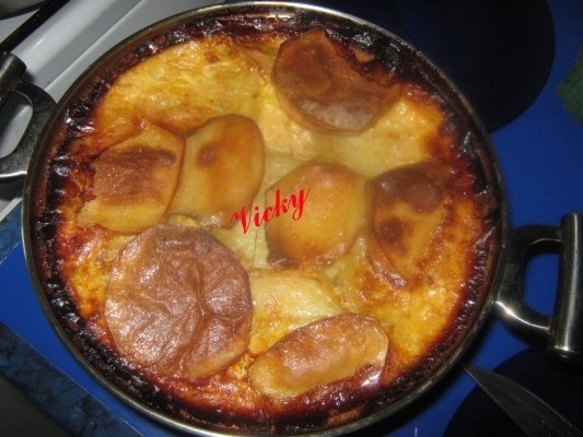 Musaca de cartofi cu carne, porumb si cascaval