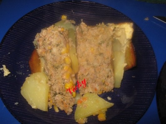 Musaca de cartofi cu carne, porumb si cascaval