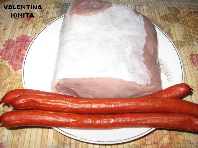 Cotlet de porc fara os  impanat cu carnaciori