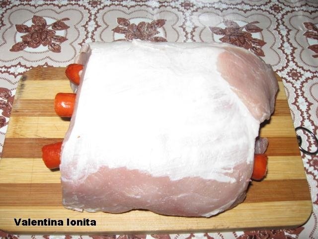 Cotlet de porc fara os  impanat cu carnaciori