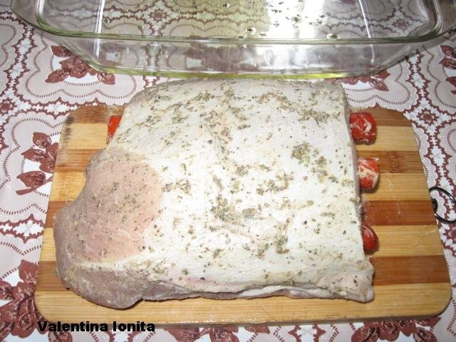 Cotlet de porc fara os  impanat cu carnaciori