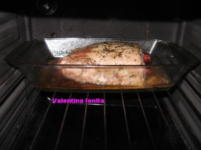 Cotlet de porc fara os  impanat cu carnaciori