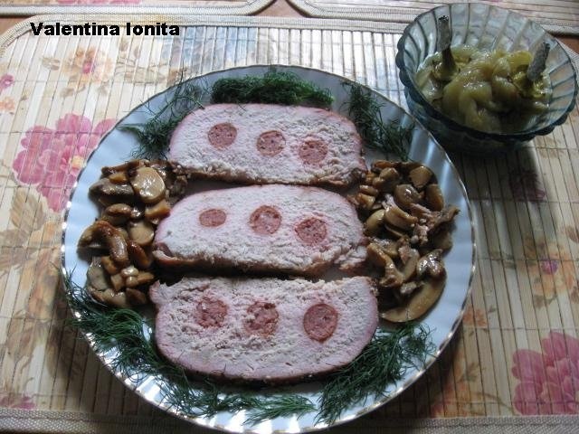 Cotlet de porc fara os  impanat cu carnaciori