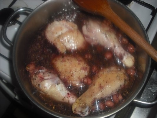 PUI IN SOS DE VIN ROSU