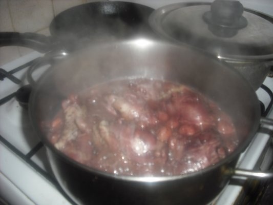 PUI IN SOS DE VIN ROSU