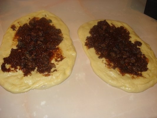 COZONAC CU CREMA DE CACAO, NUCI, STAFIDE SI MAC