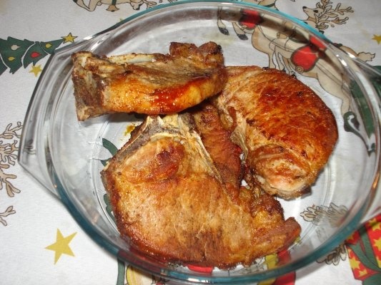 COTLET DE PORC CU CARTOFI PRAJITI SI CIUPERCI