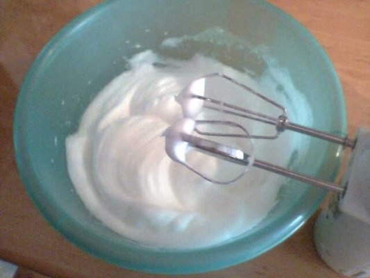 Savarina cu galzura de ciocolata