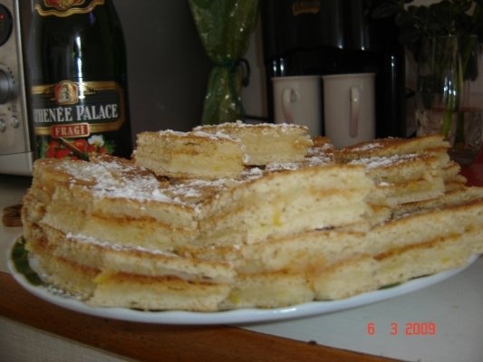 Prajitura cu crema de lamaie.