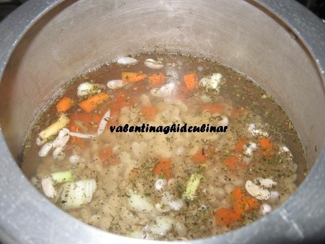 Fasole boabe  uscata batuta (facaluita)