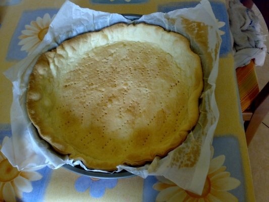 Tort cu crema si fructe