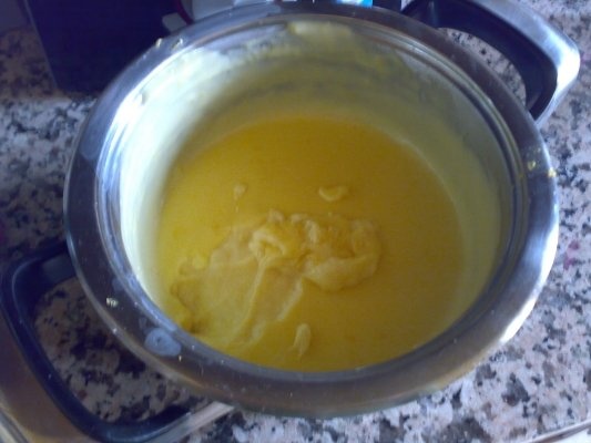 Tort cu crema si fructe