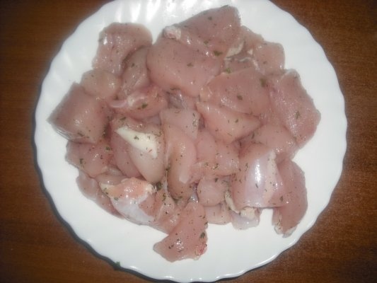 PIEPT DE PUI CU LEGUME LA CUPTOR