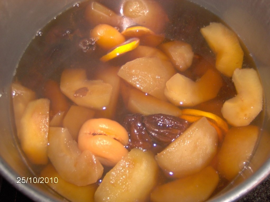 Compot de mere cu fructe uscate