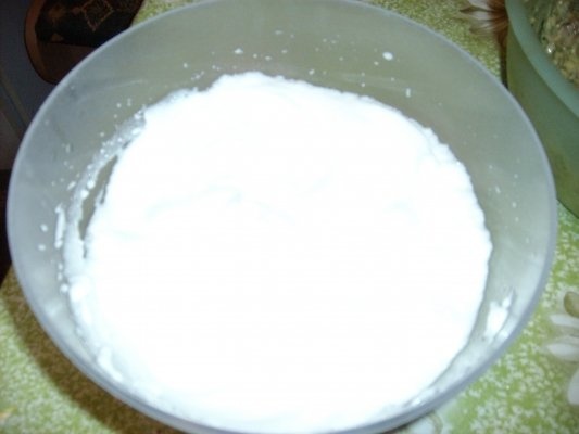 Inghetata de casa cu rom, stafide/nuci