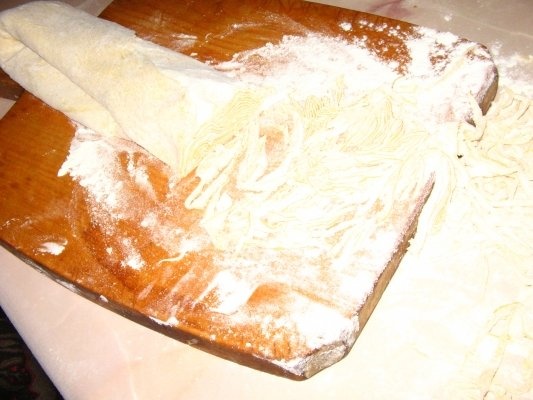 Supa de gaina cu taitei de casa