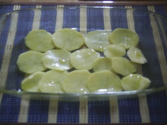 CARTOFI PRAJITI LA CUPTOR