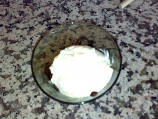 Cupa de crema si fructe