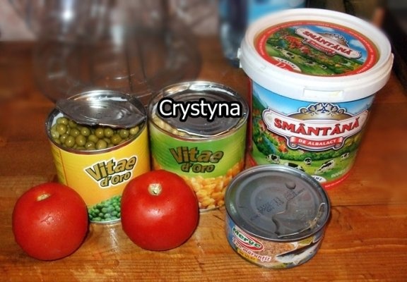 Salată cu ton, colorată