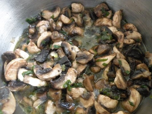 Tocanita de ciuperci cu mamaliguta