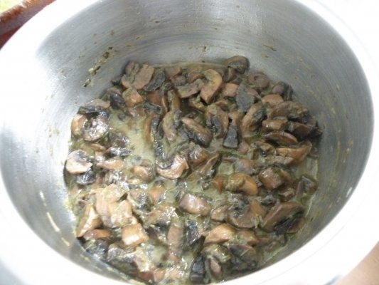 Tocanita de ciuperci cu mamaliguta