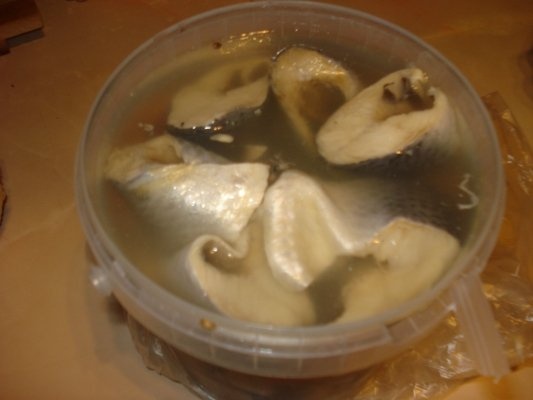 HERING MARINAT CU CEAPA ROSIE