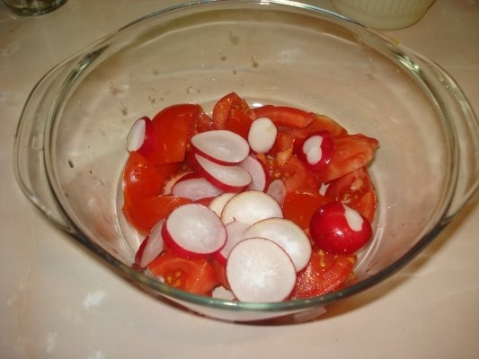 SALATA CU BRANZA DE BIVOLITA