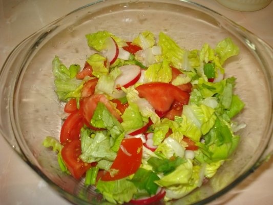 SALATA CU BRANZA DE BIVOLITA