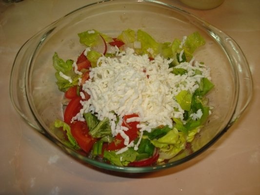 SALATA CU BRANZA DE BIVOLITA