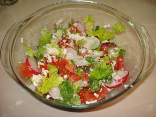 SALATA CU BRANZA DE BIVOLITA