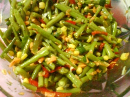 SALATA DE FASOLE VERDE, COLORATA