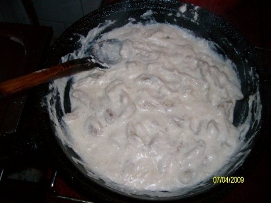 Clatite cu piept de pui si smantana