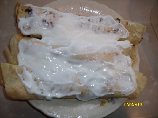 Clatite cu piept de pui si smantana