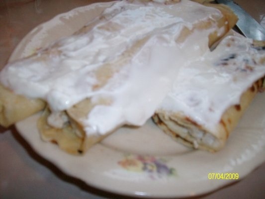 Clatite cu piept de pui si smantana