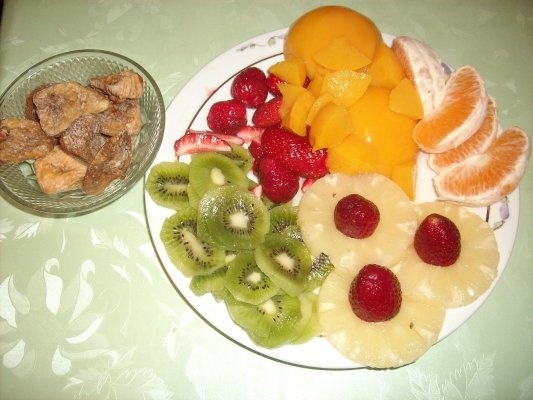 Tort cu fructe si piscoturi