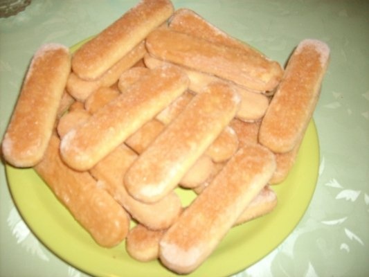 Tort cu fructe si piscoturi