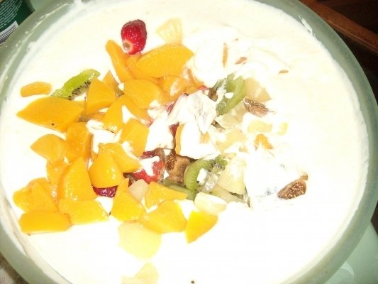 Tort cu fructe si piscoturi