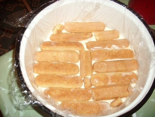 Tort cu fructe si piscoturi