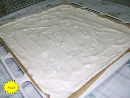 RULADA DIN ALBUSURI CU CREMA DE NUCA