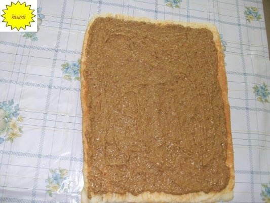 RULADA DIN ALBUSURI CU CREMA DE NUCA