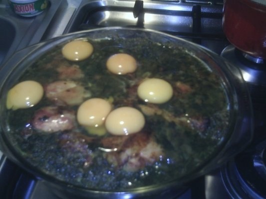 SPANAC CU CARNE  DE PUI SI OUA LA CUPTOR