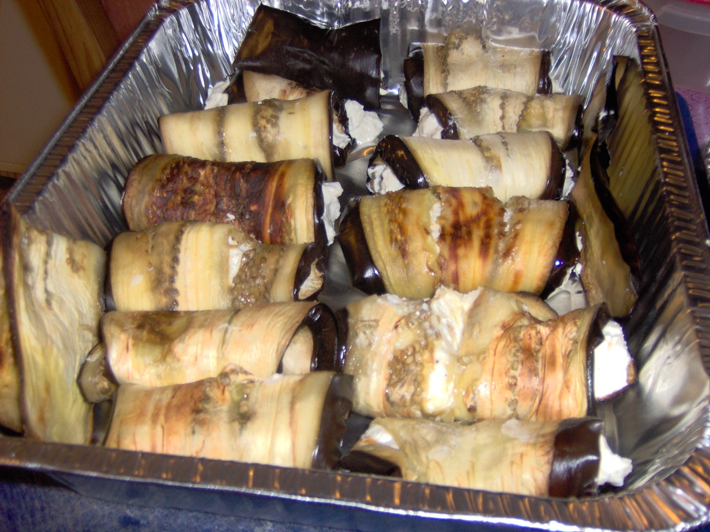 Rulouri de vinete cu branza