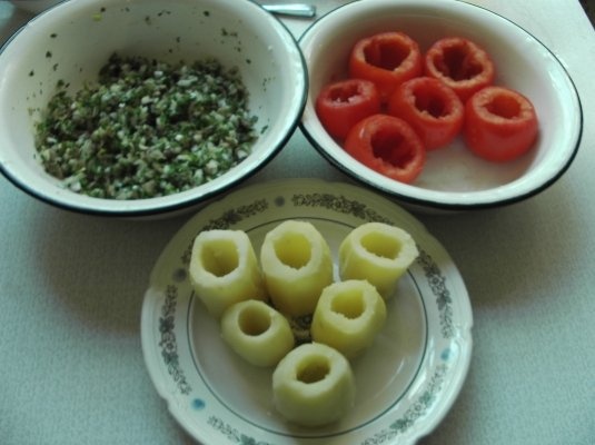 Rosii si cartofi umpluti