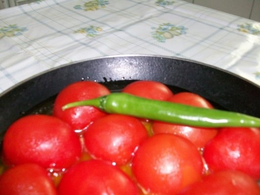 Salata de rosii,prajite