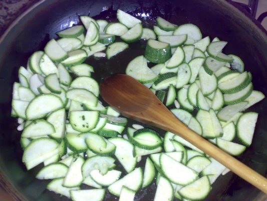 Maltagliate cu dovlecei si fructe de mare