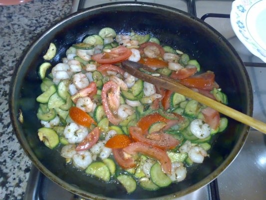 Maltagliate cu dovlecei si fructe de mare