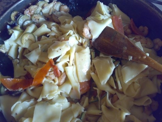 Maltagliate cu dovlecei si fructe de mare