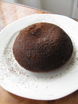 Mini-prajituri cu ciocolata si centru lichid de caramele